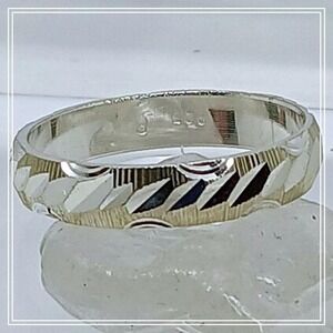Elegant 1990s Vintage Sterling Silver Wedding Band Ring‎ Diamond-Cut Size 8.5
